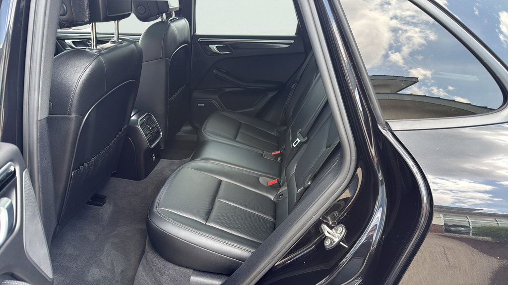 Used 2021 Porsche Macan AWD/4WD image 9