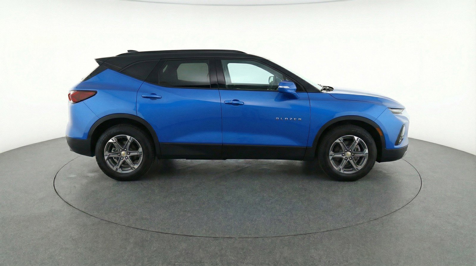 Used 2025 Chevrolet Blazer LT FWD image 11