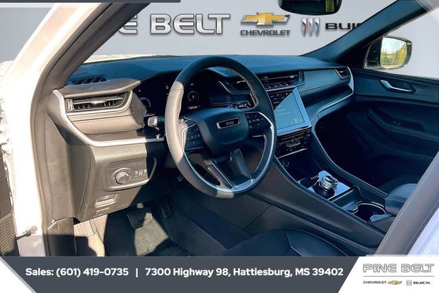 Used 2024 Jeep Grand Cherokee Altitude image 12