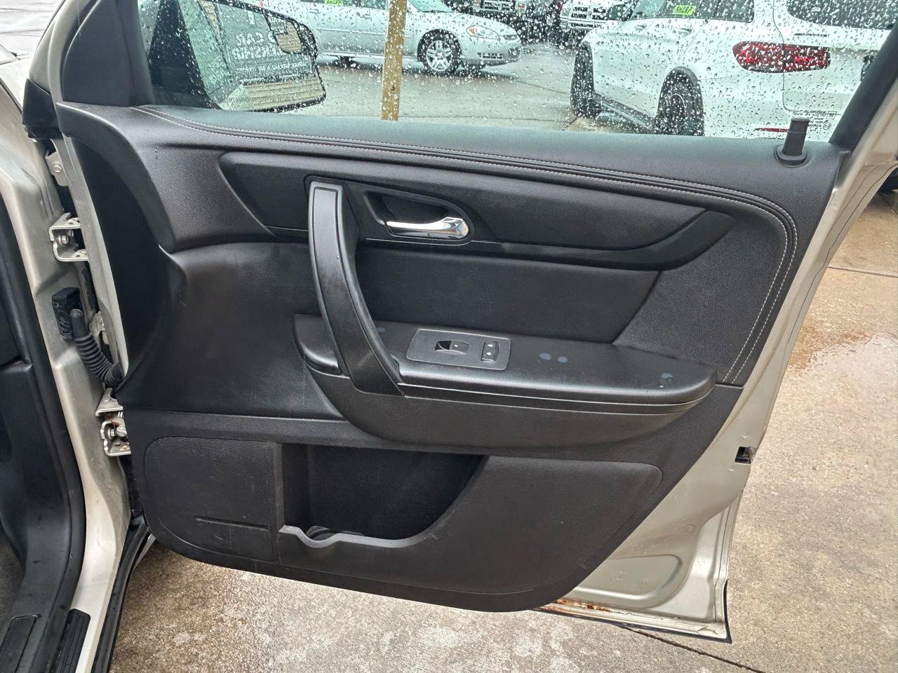 Used 2014 GMC Acadia SLE FWD image 17