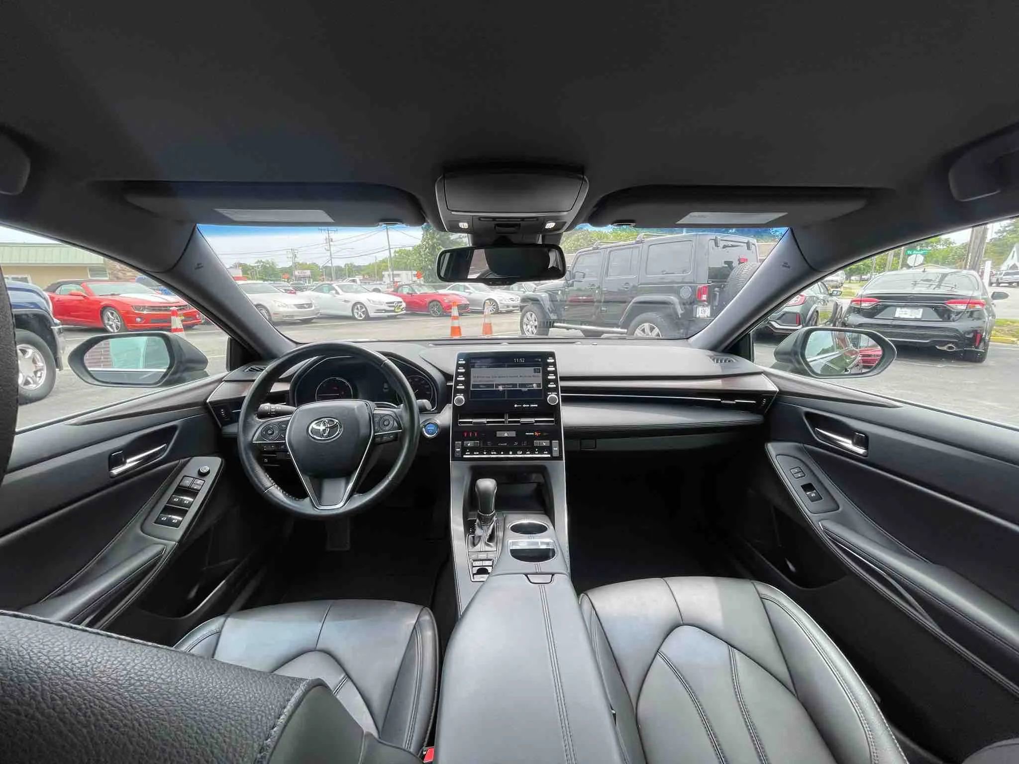 Used 2019 Toyota Avalon XLE image 16