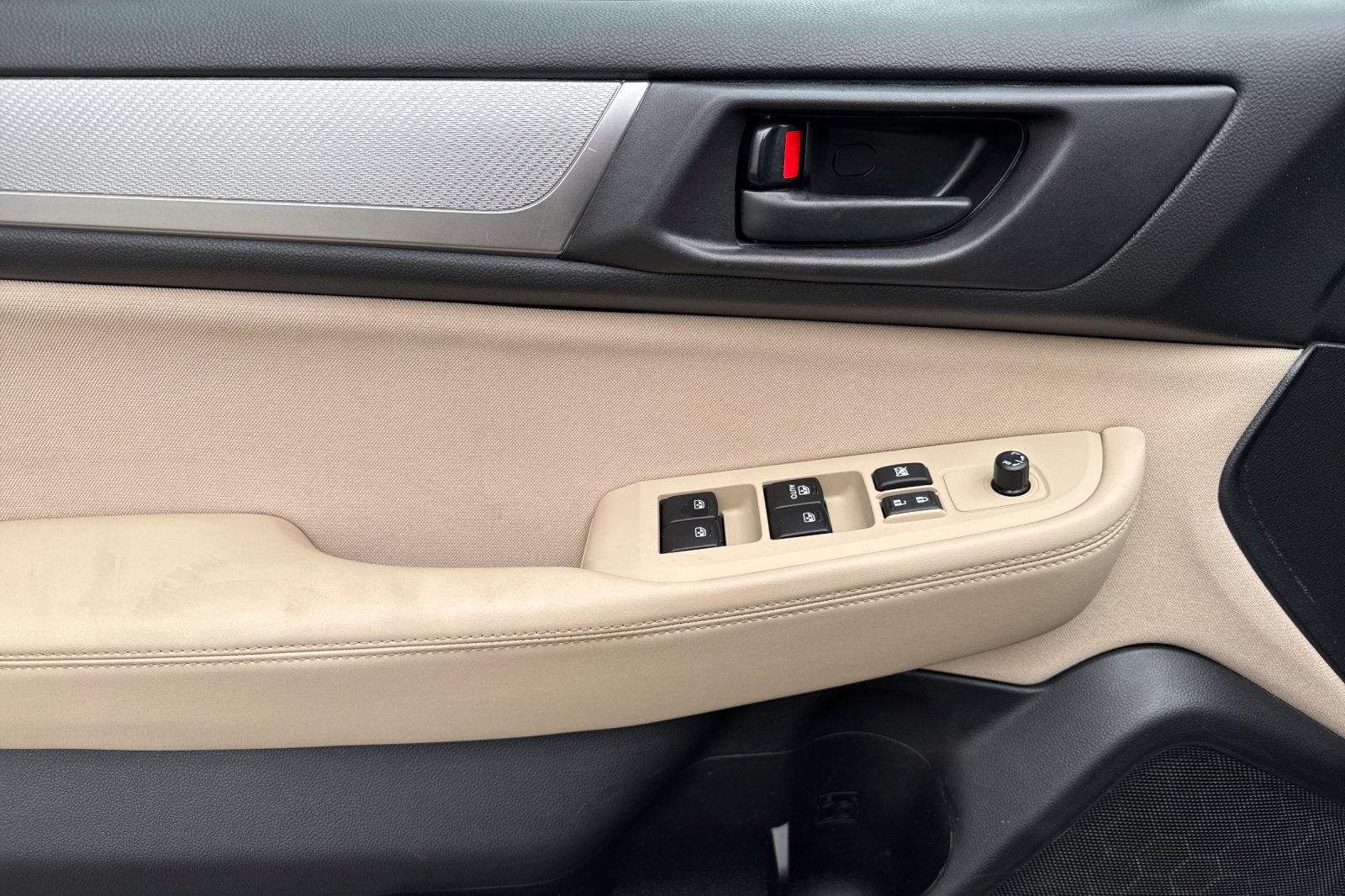 Used 2019 Subaru Outback 2.5i AWD/4WD image 11