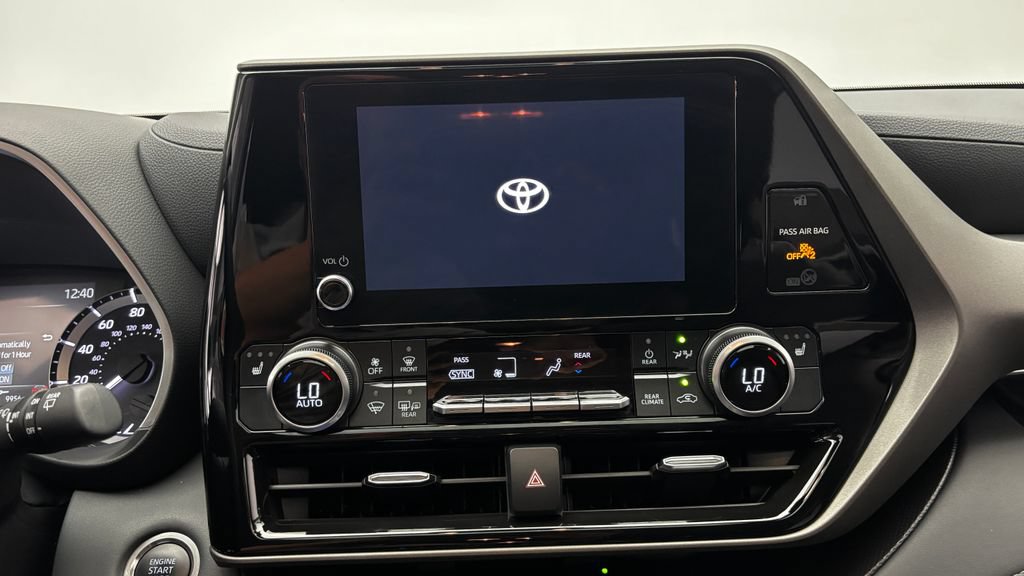 Used 2025 Toyota Highlander XLE AWD/4WD image 20