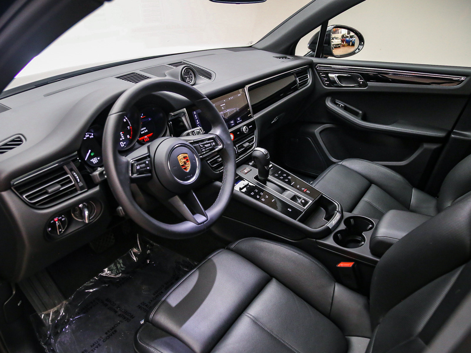 Certified 2026 Porsche Macan AWD/4WD image 7