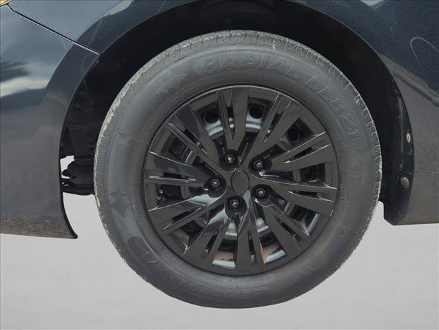 Used 2012 Toyota Camry LE FWD image 9