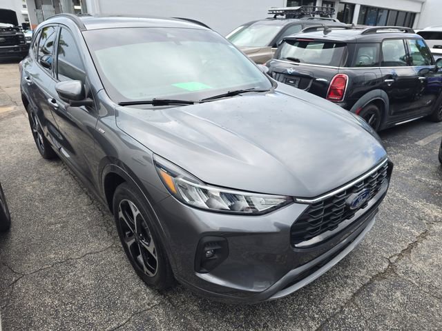 Used 2023 Ford Escape ST-Line Select w/ Tech Pack #2 AWD/4WD image 2