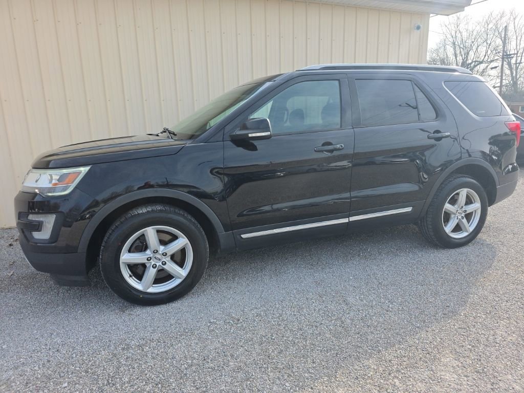 Used 2016 Ford Explorer XLT w/ Equipment Group 201A AWD/4WD image 12