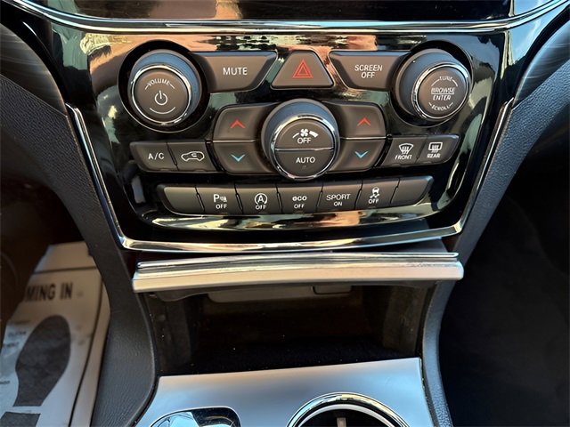 Used 2019 Jeep Grand Cherokee Altitude image 14