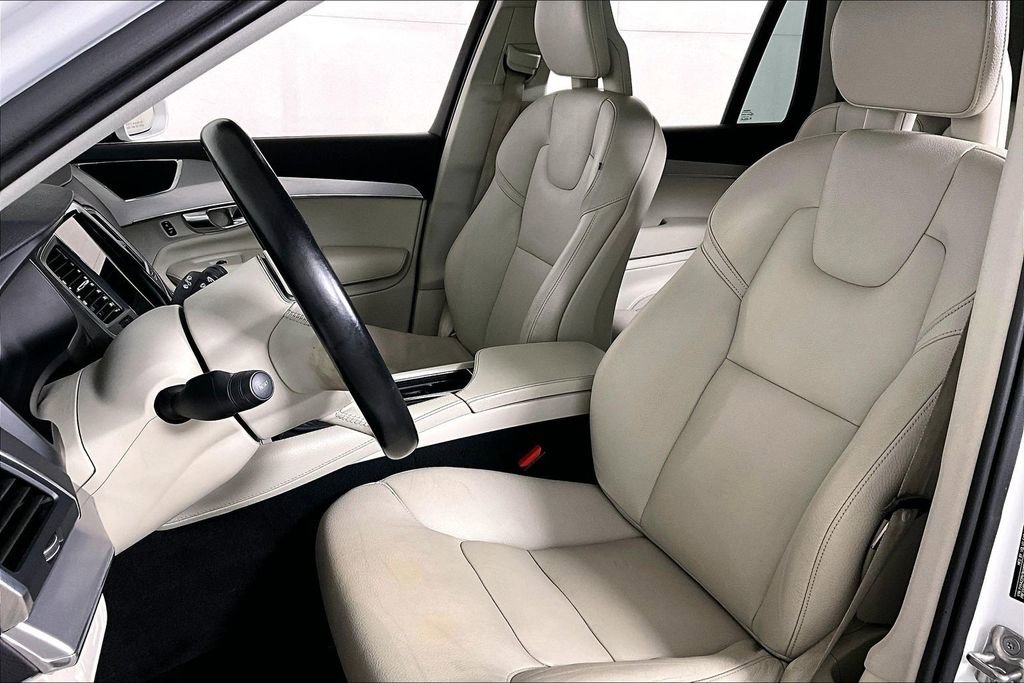 Used 2017 Volvo XC90 T6 Momentum w/ Vision Package image 25