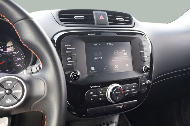 Used 2018 Kia Soul ! FWD image 20