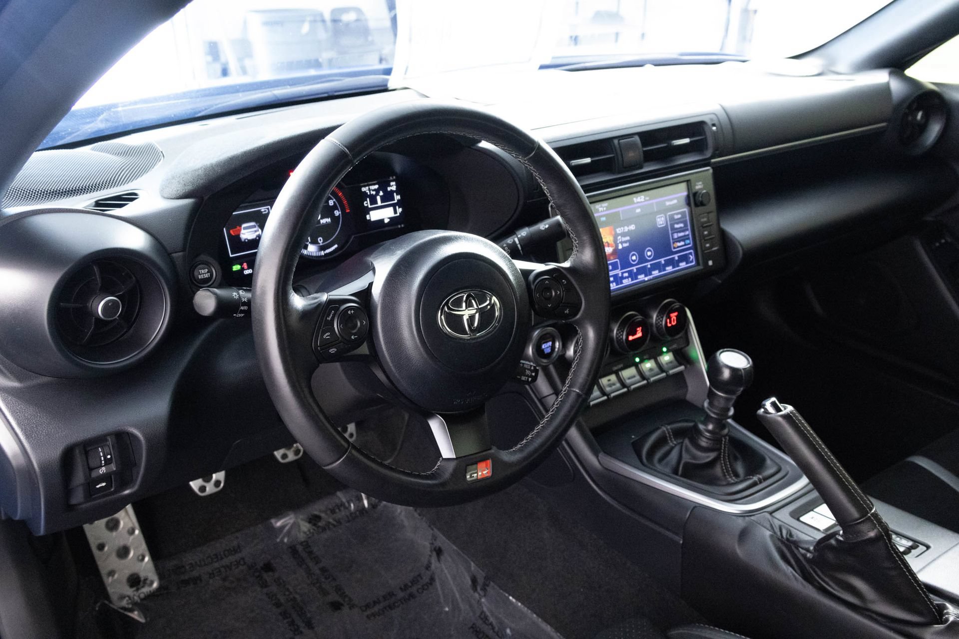 Used 2022 Toyota GR86 Premium w/ ALL Weather Mat Package (TMS) RWD image 4