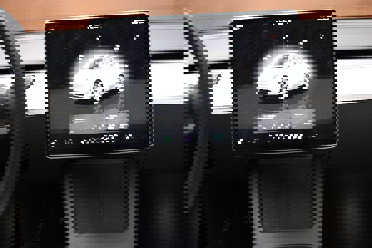 Used 2022 Tesla Model Y Long Range image 20