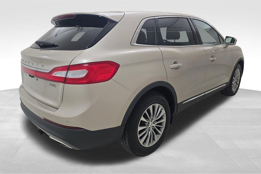 Used 2017 Lincoln MKX Select w/ Select Plus Package AWD/4WD image 9