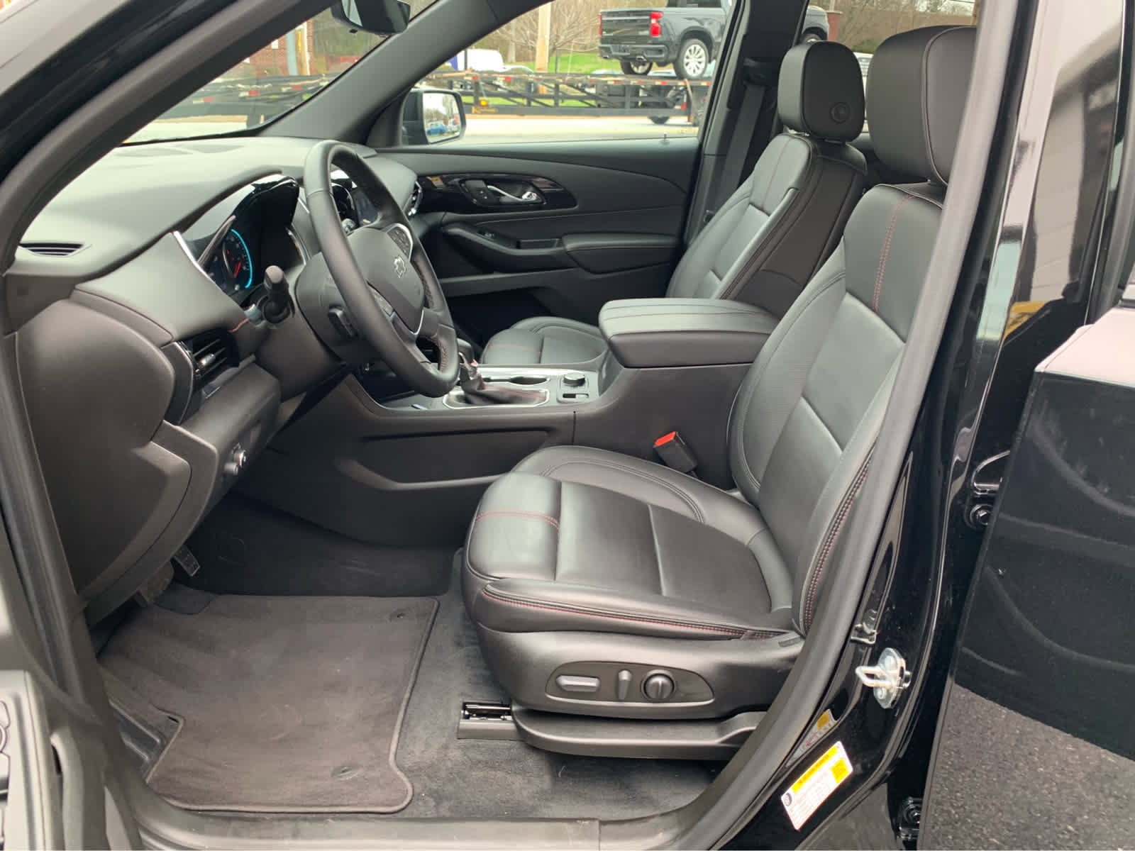 Used 2023 Chevrolet Traverse RS image 11