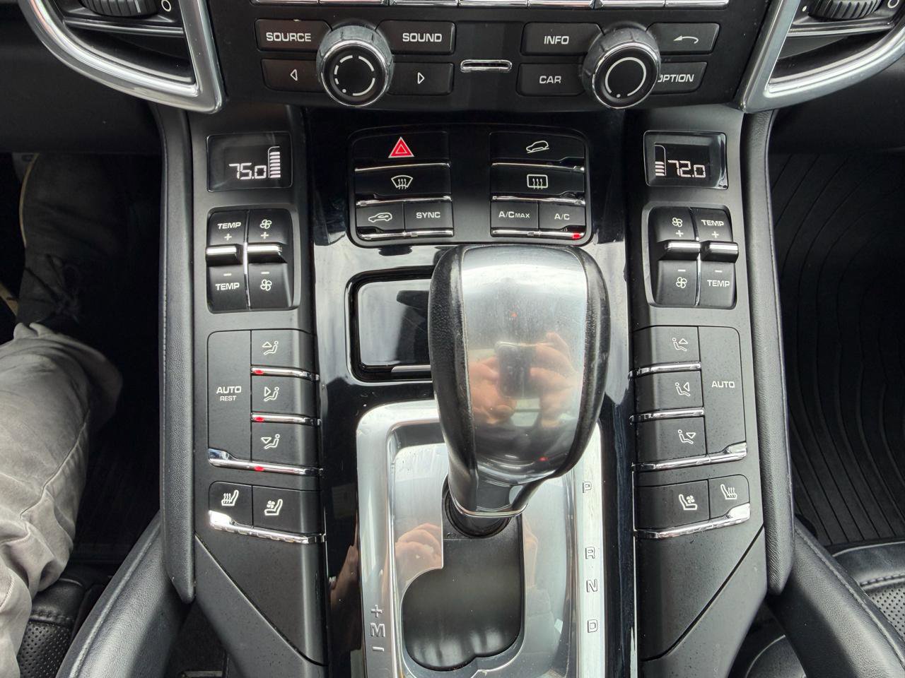 Used 2014 Porsche Cayenne Platinum Edition image 42