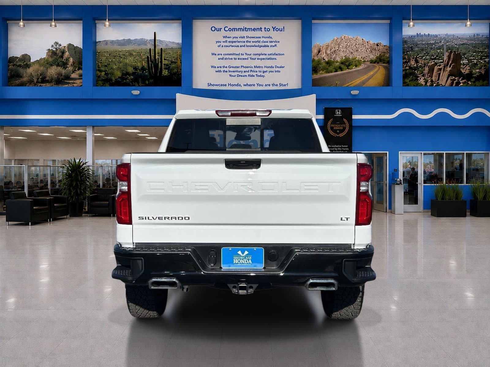 Used 2025 Chevrolet Silverado 1500 LT Trail Boss w/ Convenience Package II AWD/4WD image 9
