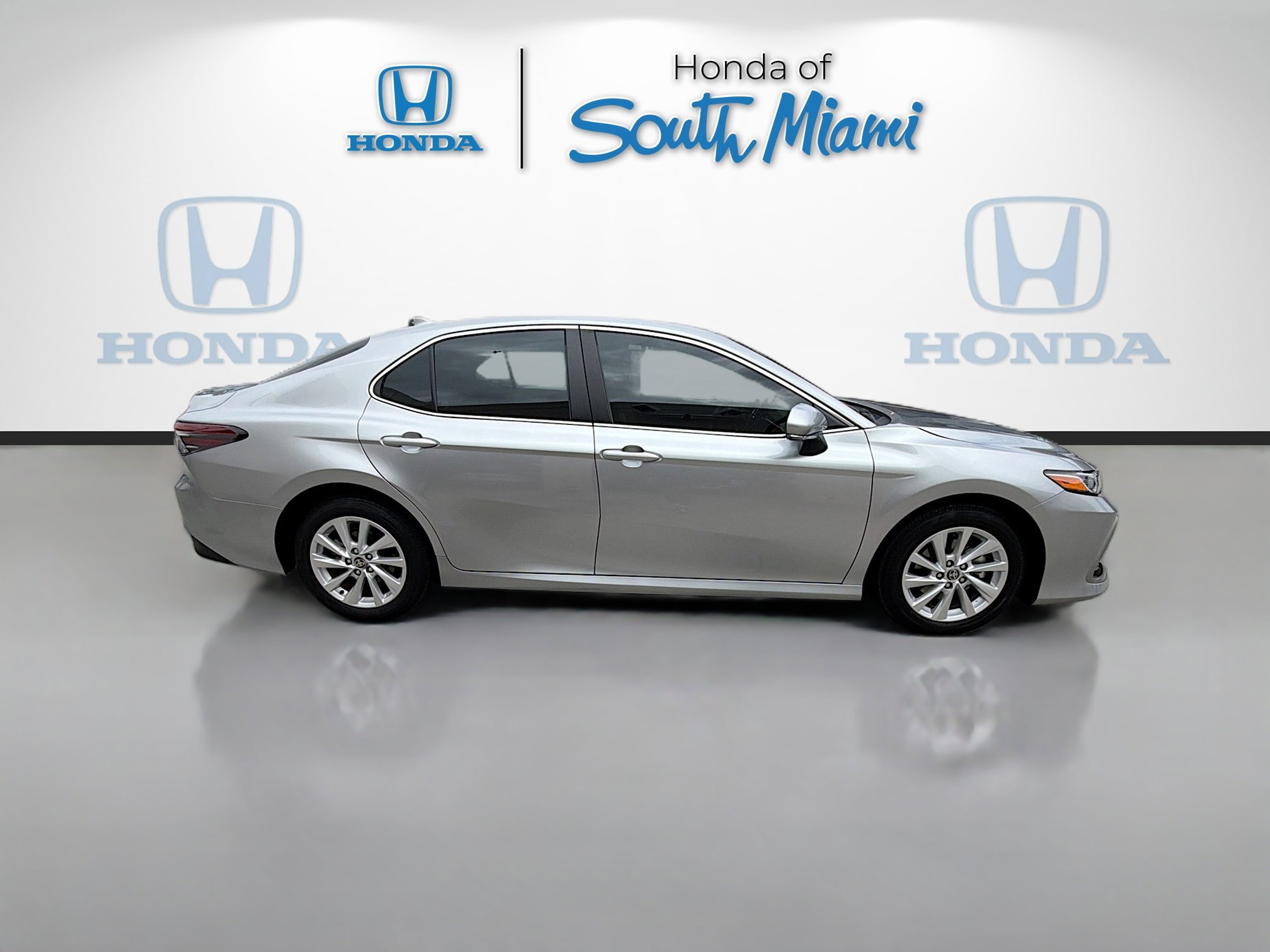 Used 2024 Toyota Camry LE FWD image 8