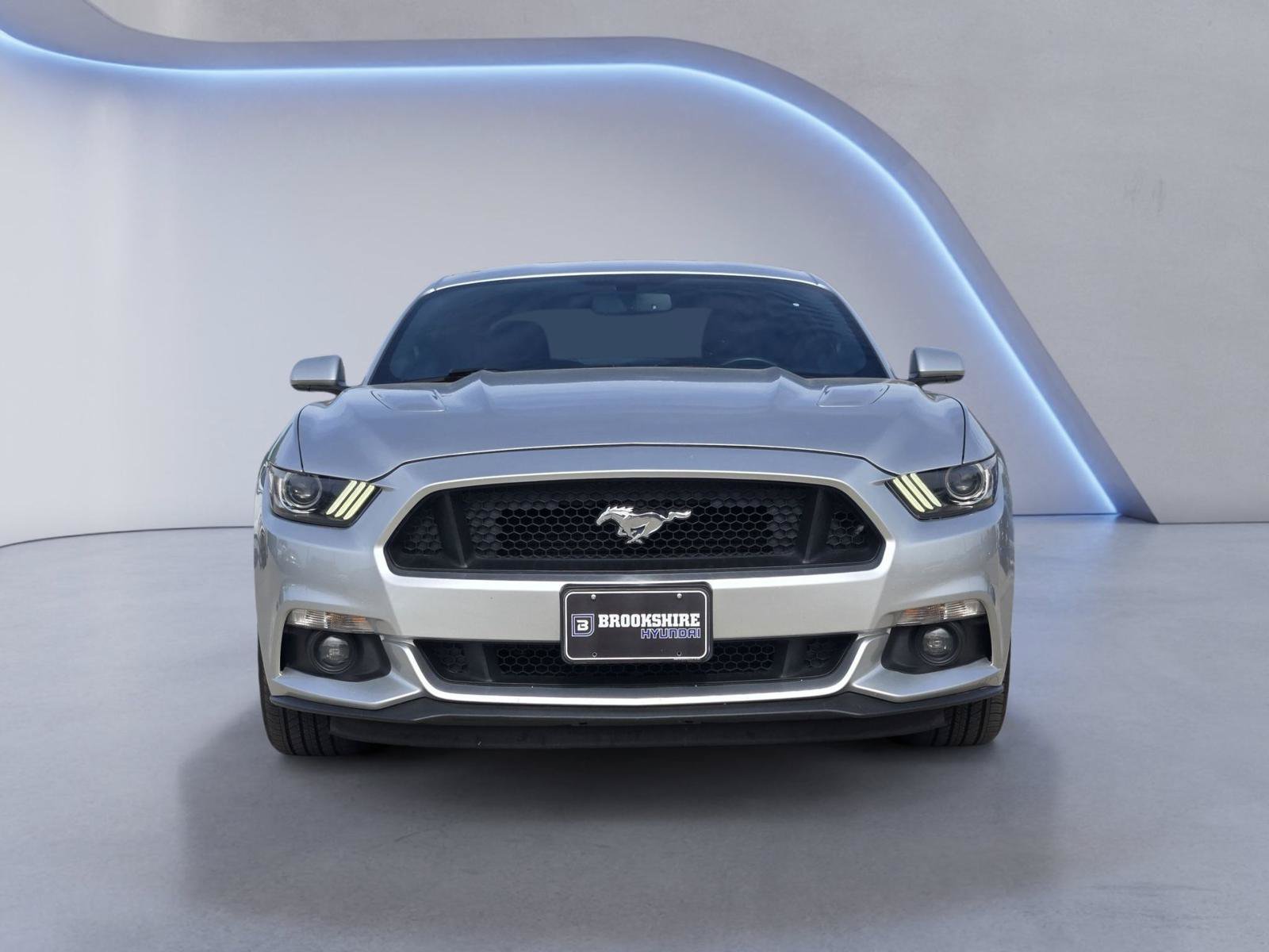 Used 2017 Ford Mustang GT RWD image 2