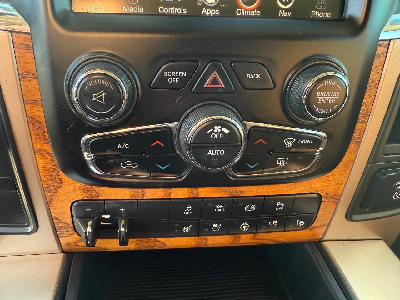 Used 2014 RAM 2500 Longhorn image 20