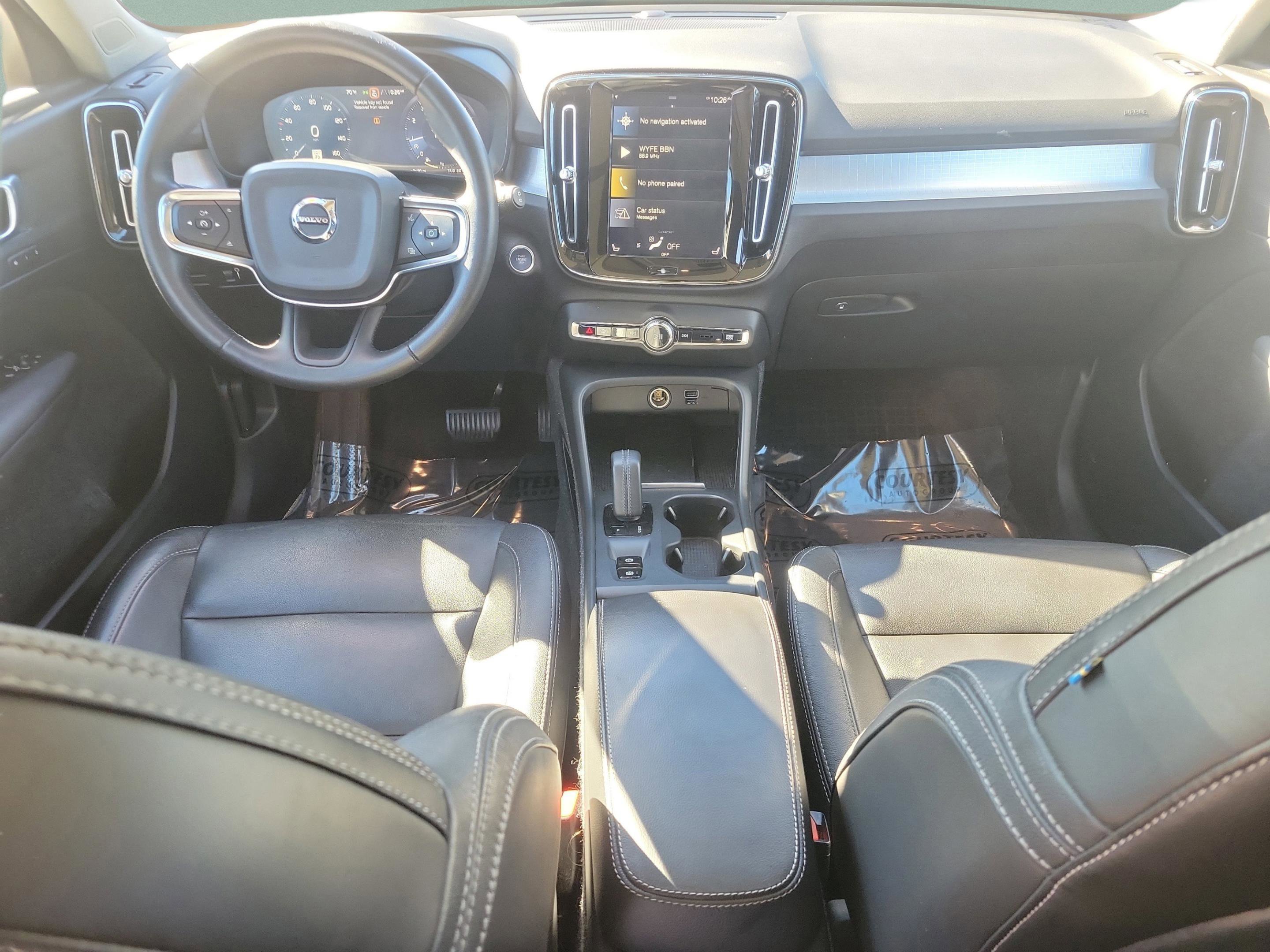 Used 2020 Volvo XC40 T5 Momentum w/ Protection Package Premier image 9