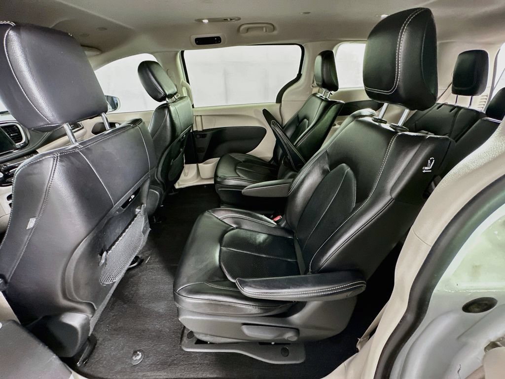Certified 2022 Chrysler Pacifica Touring-L FWD image 30