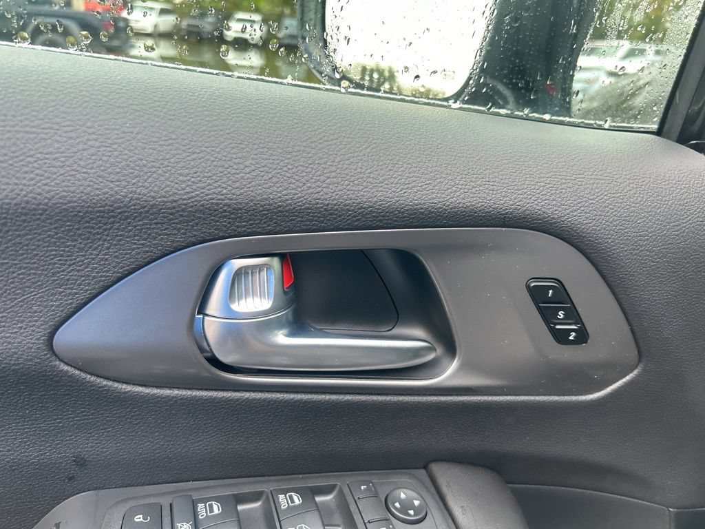 New 2026 Chrysler Pacifica Select FWD image 38