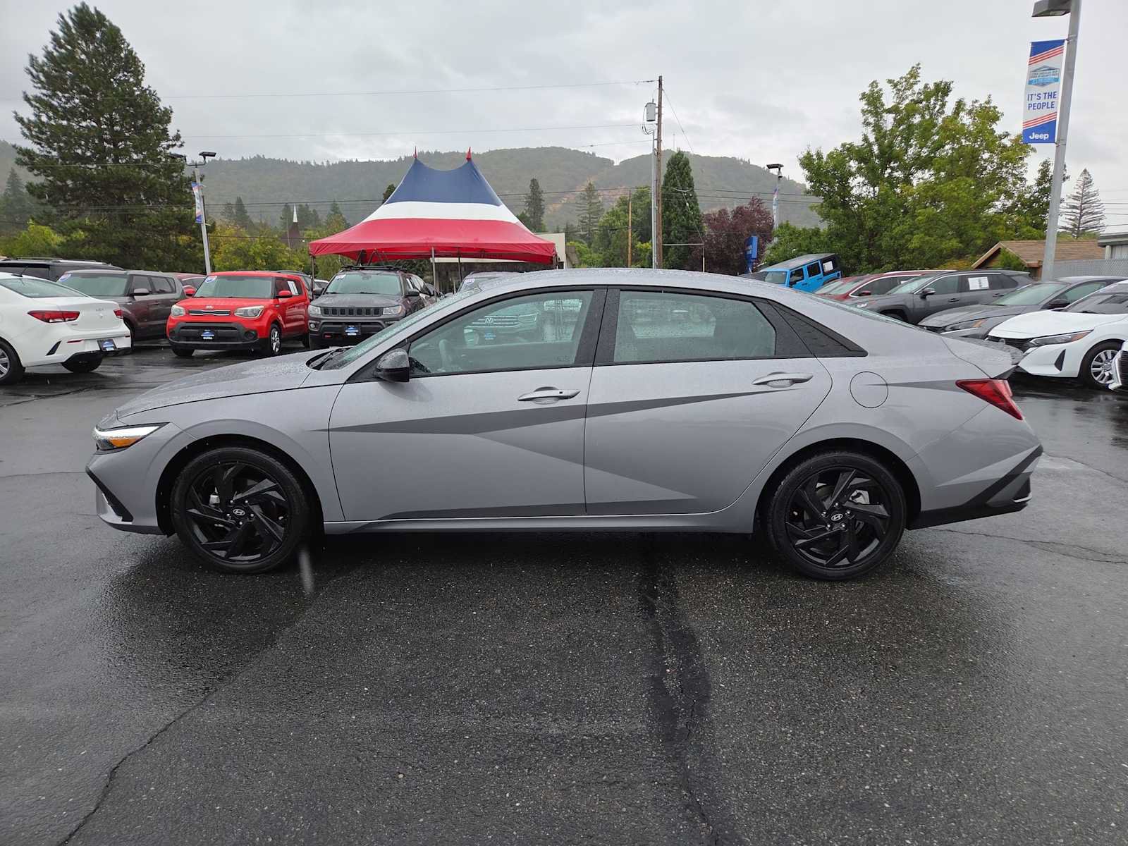 Used 2026 Hyundai Elantra Sport FWD image 11