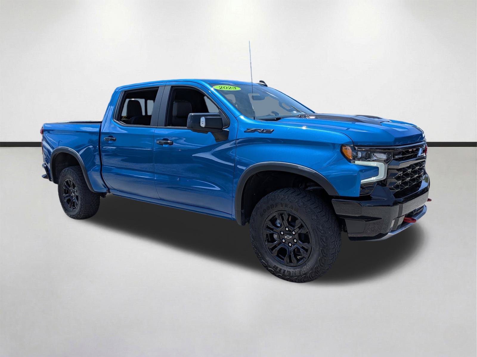 Used 2023 Chevrolet Silverado 1500 ZR2 w/ Technology Package AWD/4WD image 2