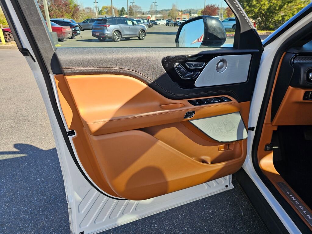 Used 2023 Lincoln Aviator Black Label Grand Touring w/ Class IV Trailer Tow Package image 26