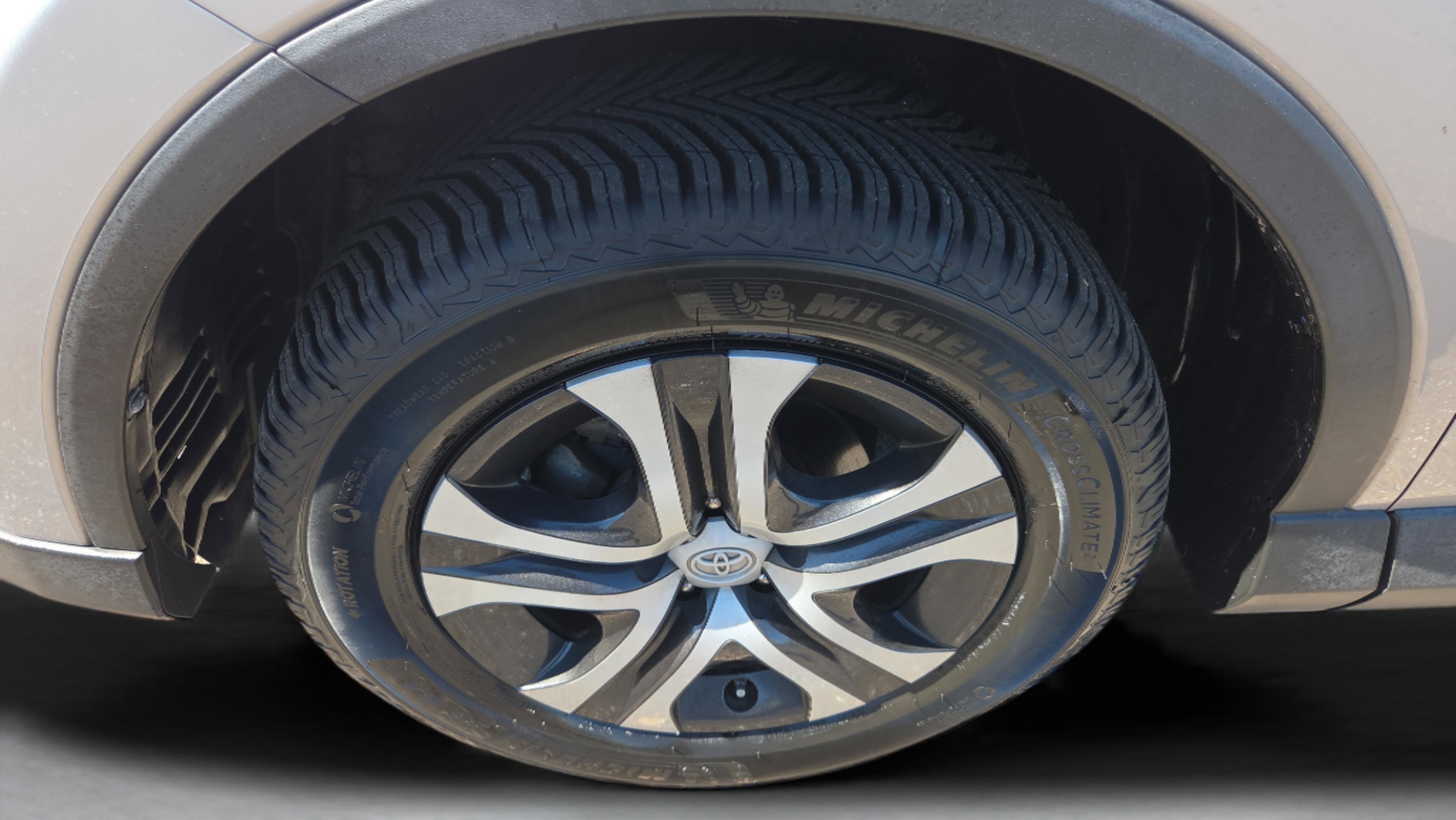 Used 2016 Toyota RAV4 LE image 10