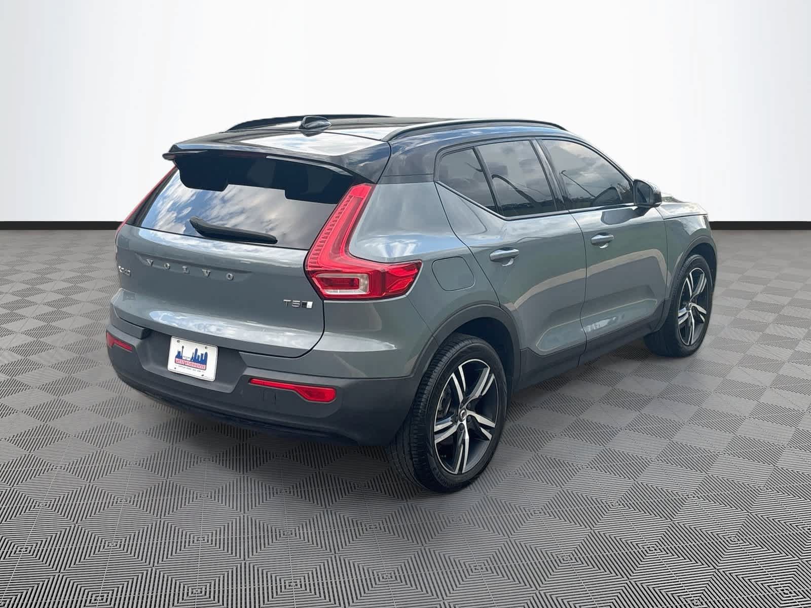 Used 2021 Volvo XC40 T5 R-Design w/ Climate Package AWD/4WD image 5
