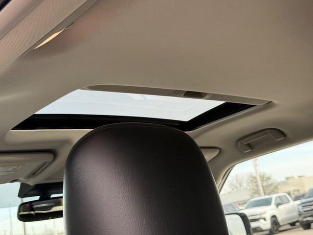Used 2024 Nissan Armada SL w/ Captain's Chairs Package image 12