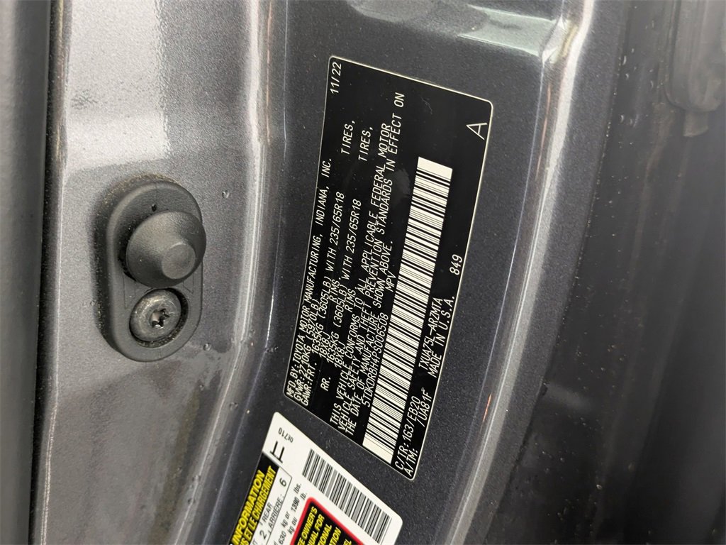 Used 2023 Toyota Highlander XLE image 35