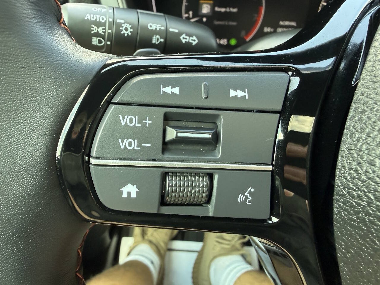 Used 2025 Honda Pilot TrailSport image 37
