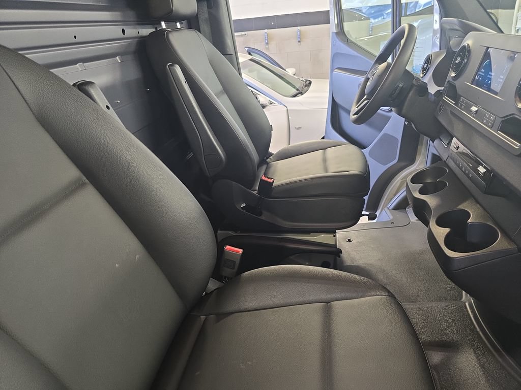 Used 2023 Mercedes-Benz Sprinter 2500 image 11