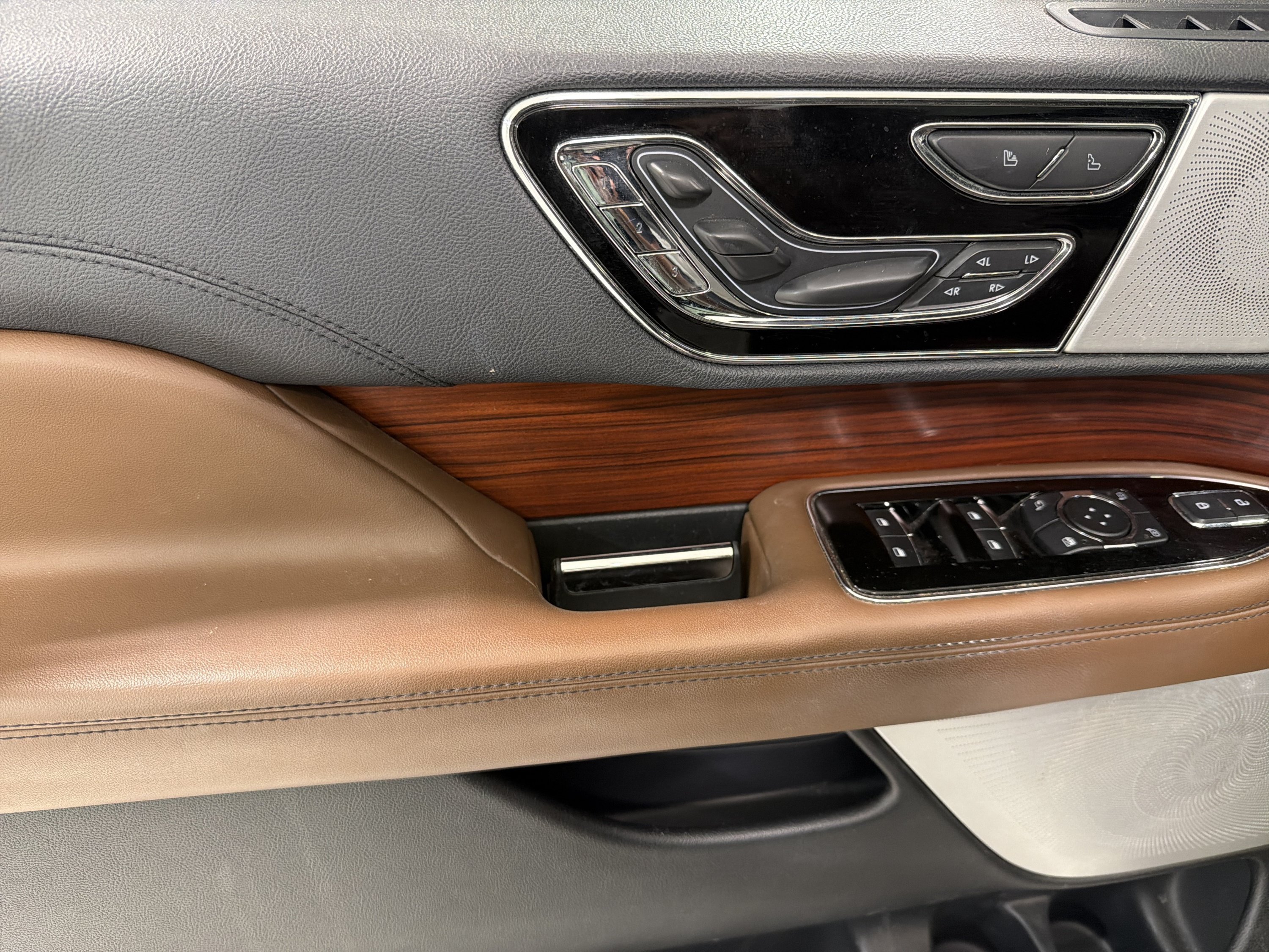Used 2022 Lincoln Navigator L Reserve RWD image 15