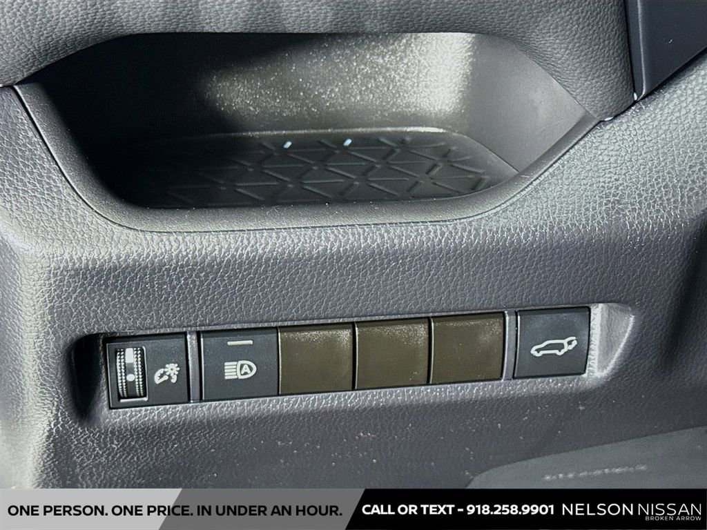 Used 2020 Toyota RAV4 XLE Premium image 10