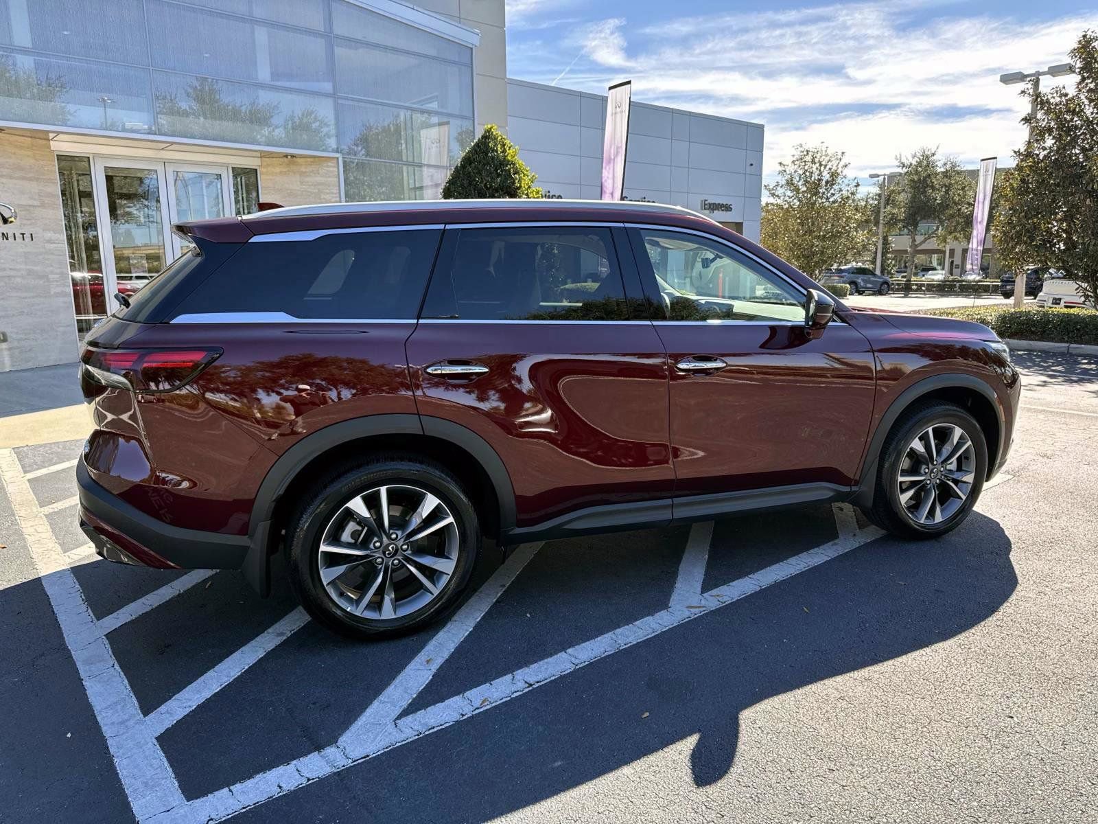 Used 2025 INFINITI QX60 Luxe image 2