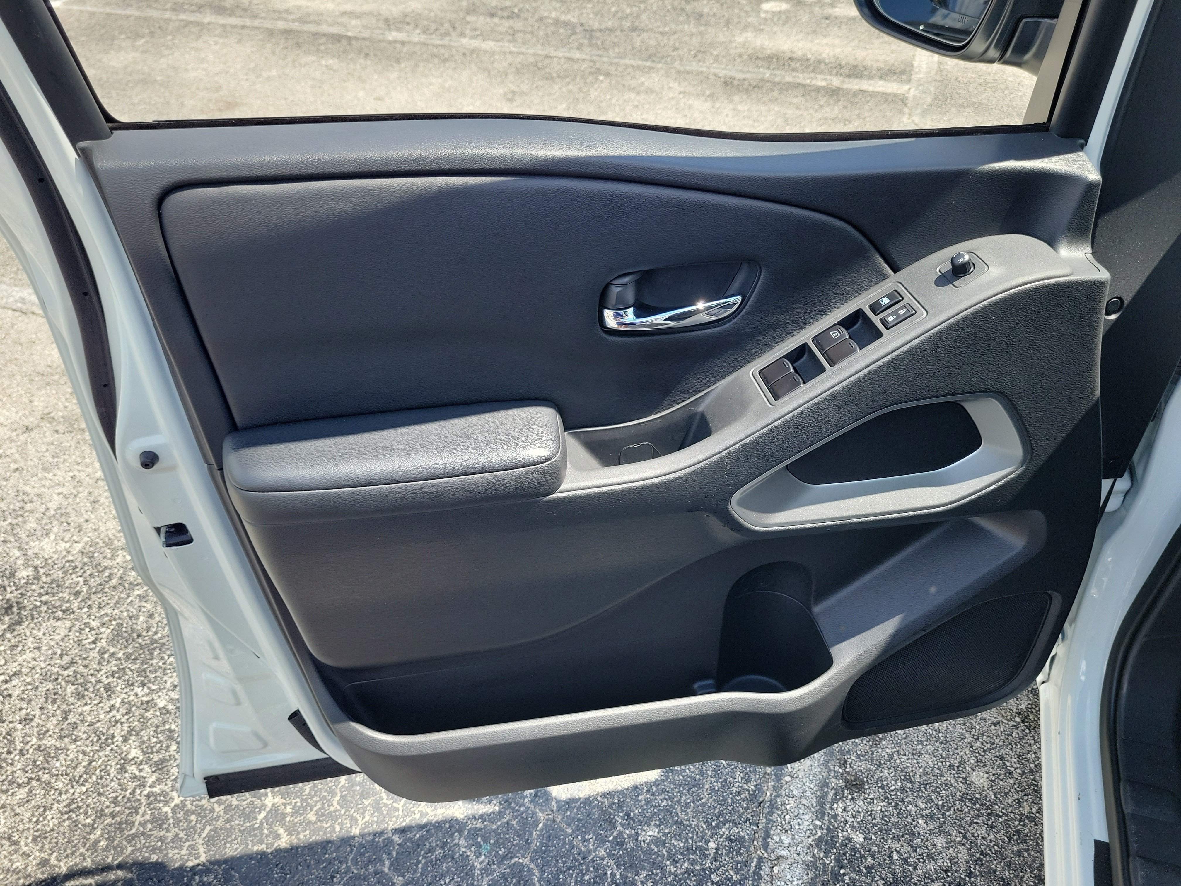 Certified 2025 Nissan Frontier SV w/ SV Convenience Package RWD image 9