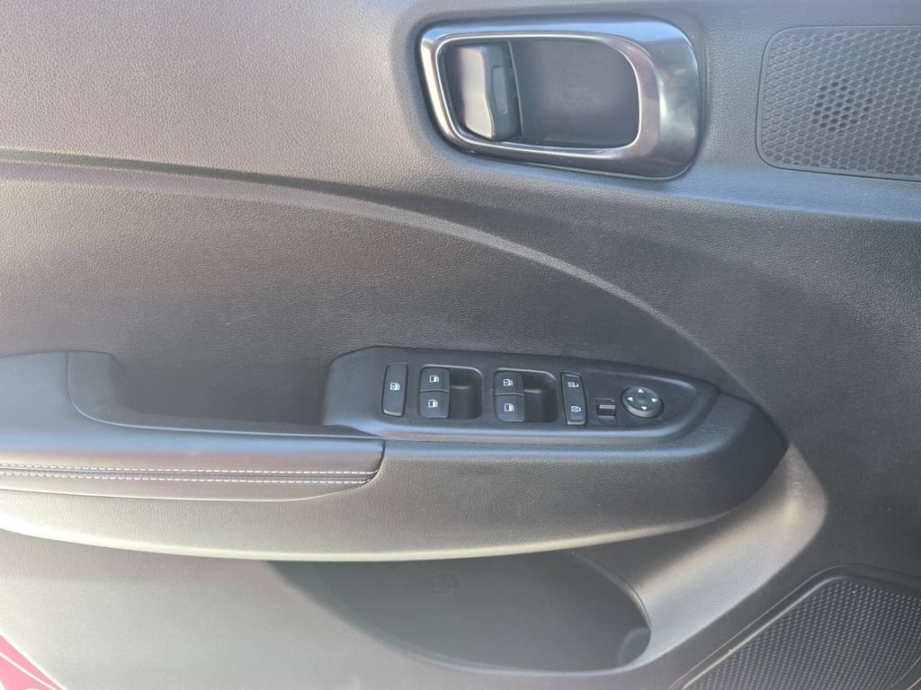 Used 2022 Hyundai Venue Limited w/ Cargo Package FWD image 26
