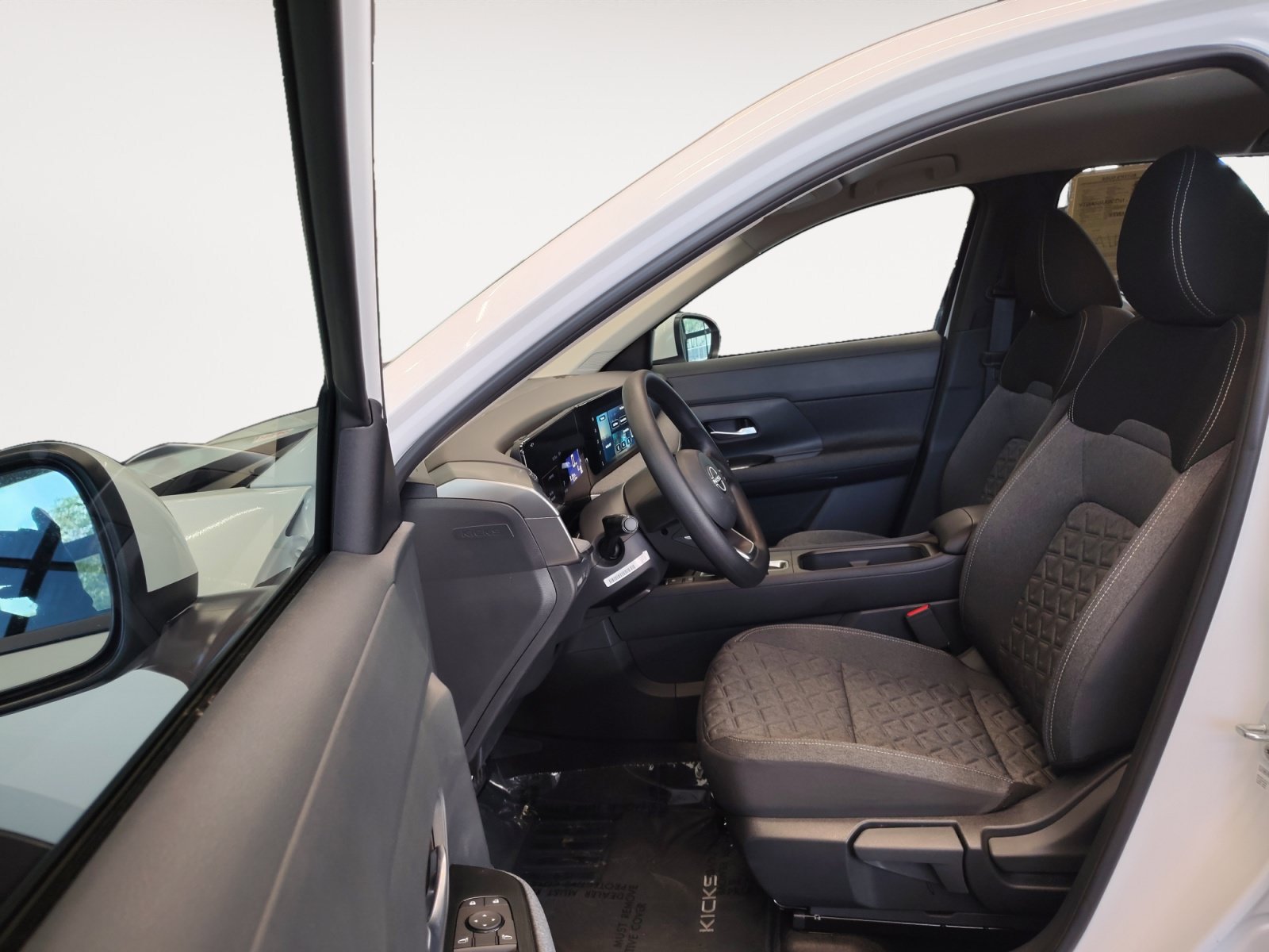 Used 2025 Nissan Kicks SV FWD image 22