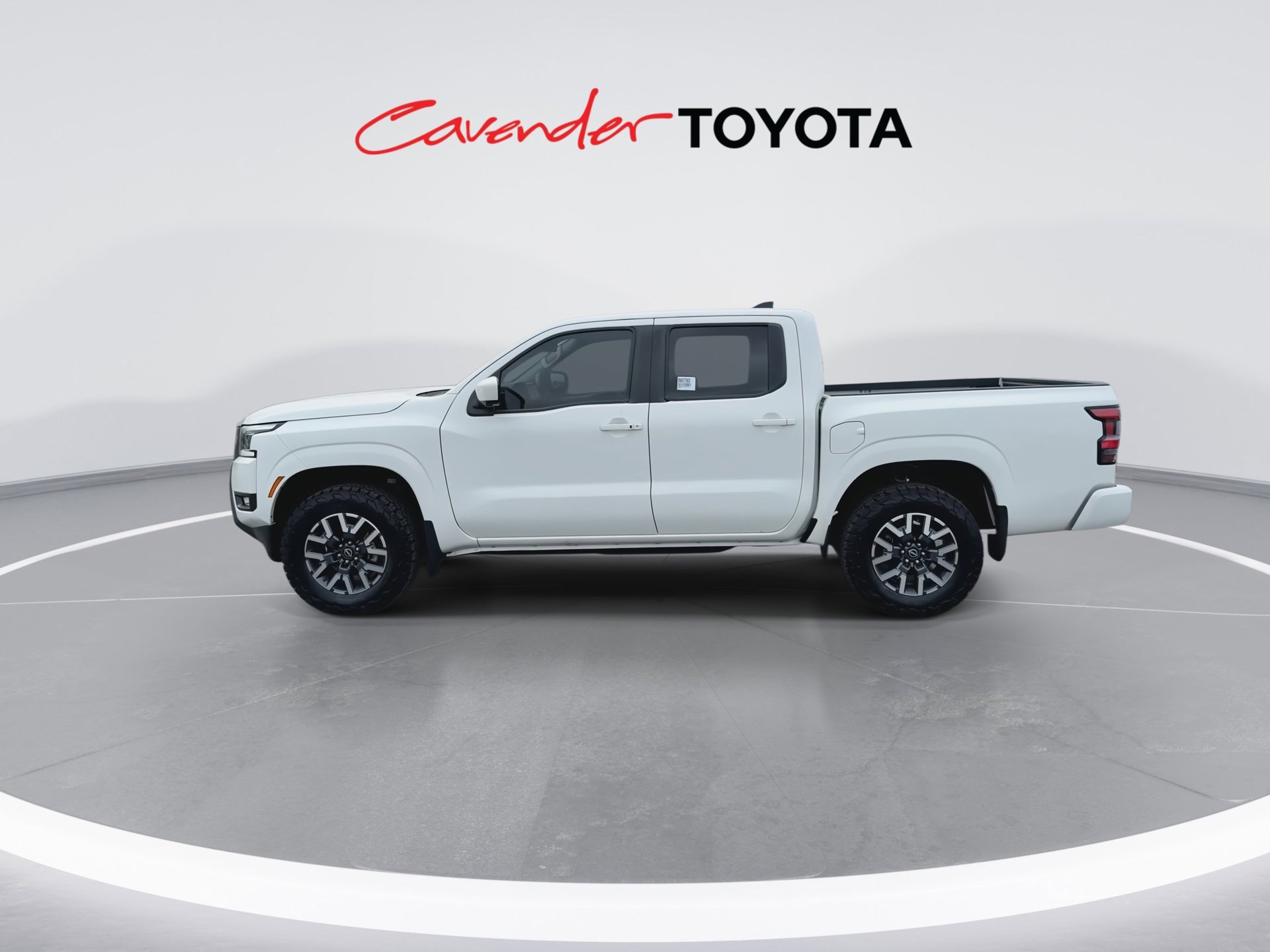 Used 2025 Nissan Frontier SL AWD/4WD image 5