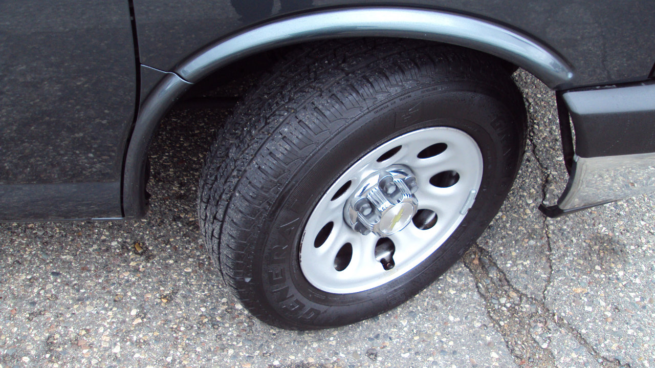 Used 2014 Chevrolet Express 1500 LT w/ LT Preferred Equipment Group image 32