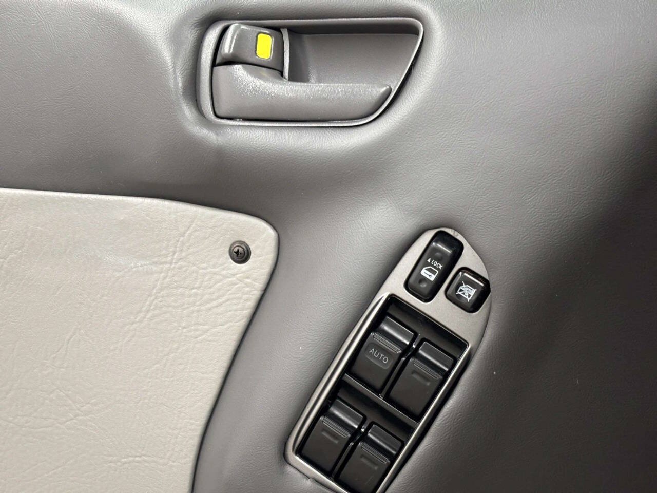 Used 2010 Toyota Sienna LE FWD image 24