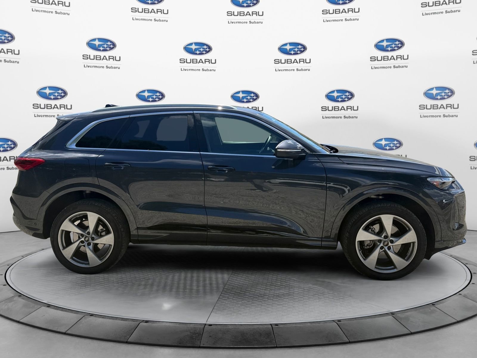 Used 2025 Audi Q5 Premium Plus w/ Premium Plus AWD/4WD image 3