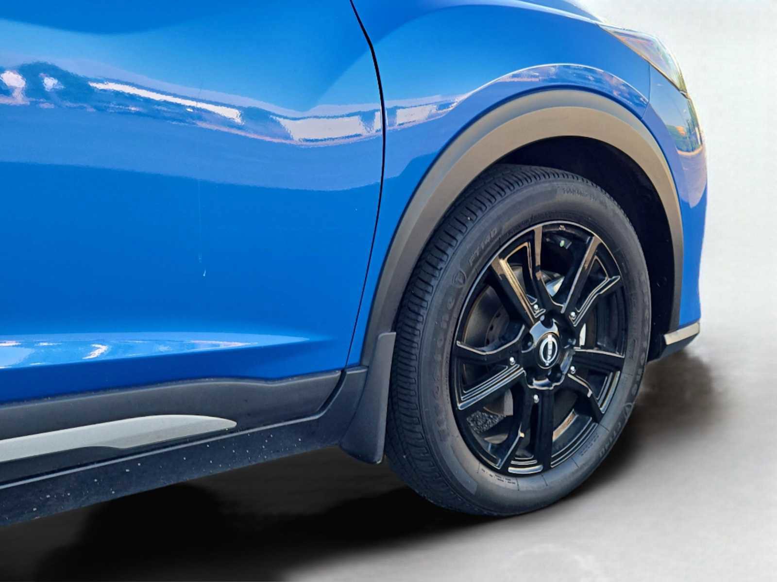 Used 2022 Nissan Kicks SR w/ Premium Package image 11