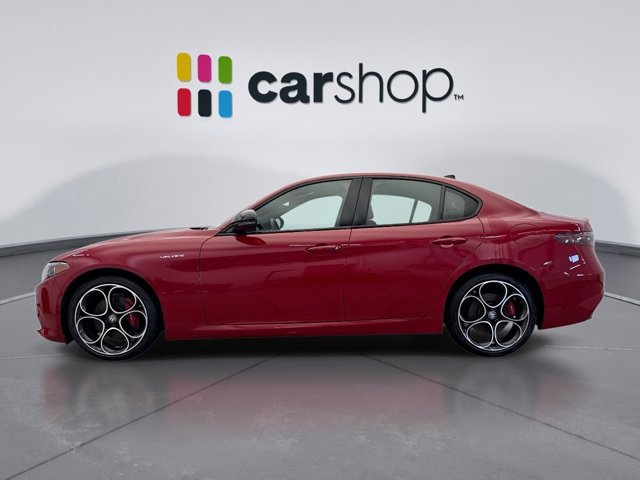 Used 2024 Alfa Romeo Giulia Veloce image 2