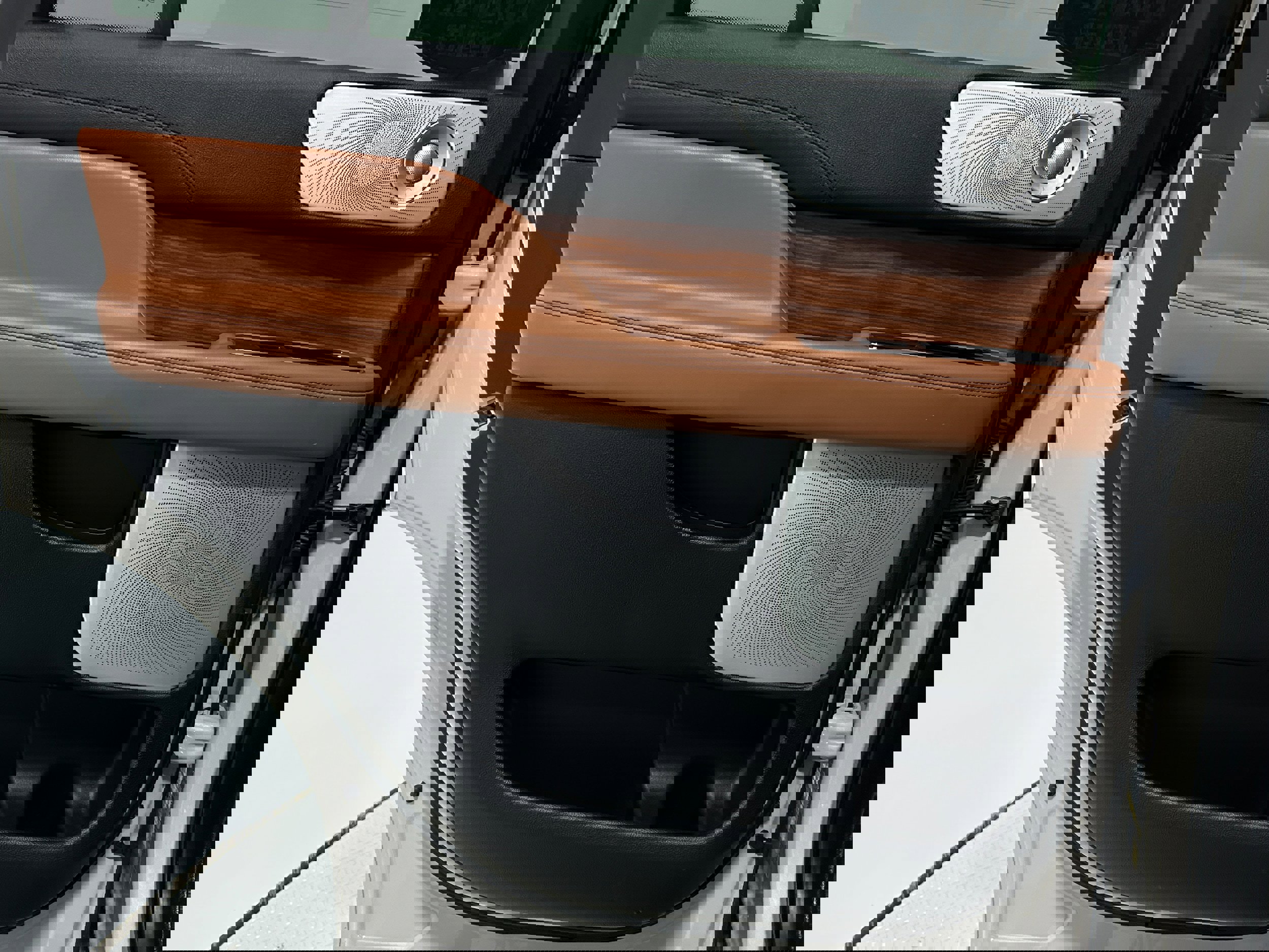 Used 2019 Lincoln Navigator Reserve image 28