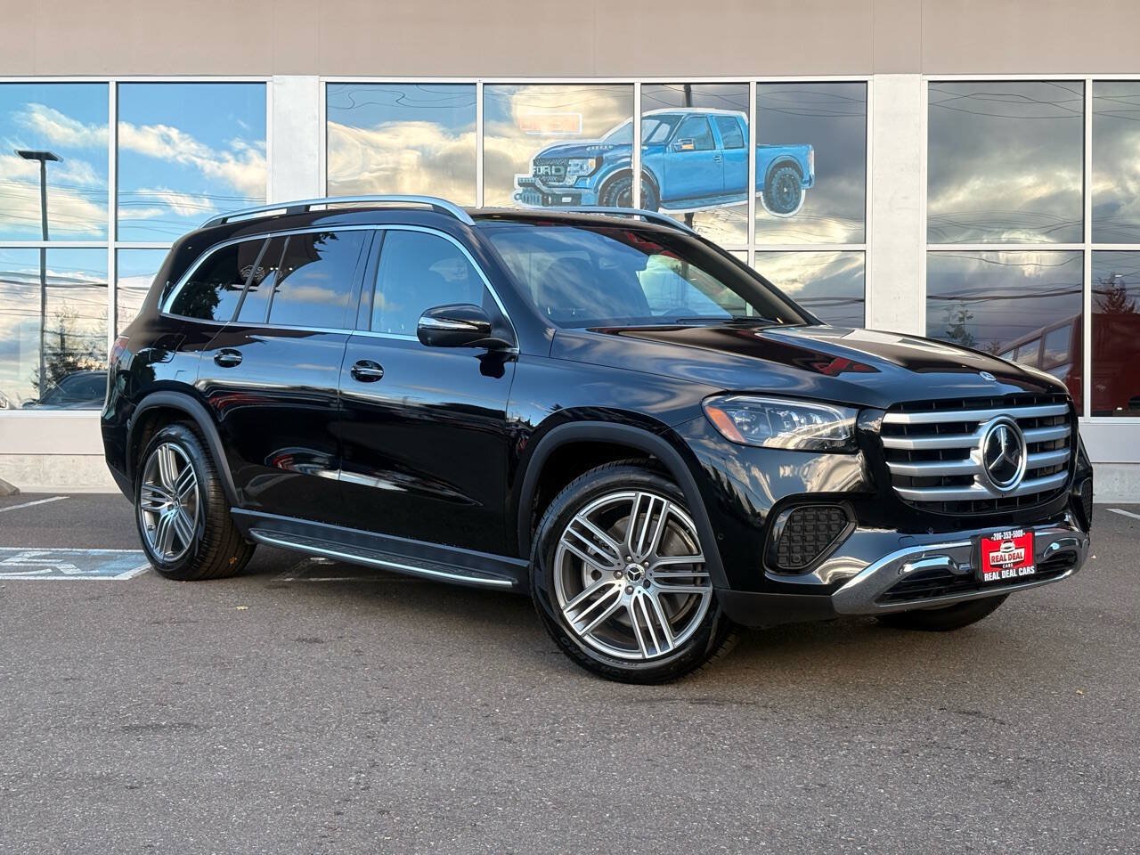 Used 2025 Mercedes-Benz GLS 450 4MATIC image 2