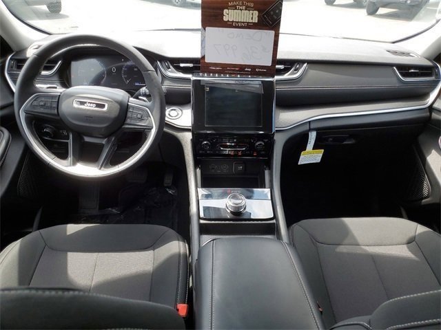 Used 2023 Jeep Grand Cherokee Laredo w/ Luxury Tech Group I image 14